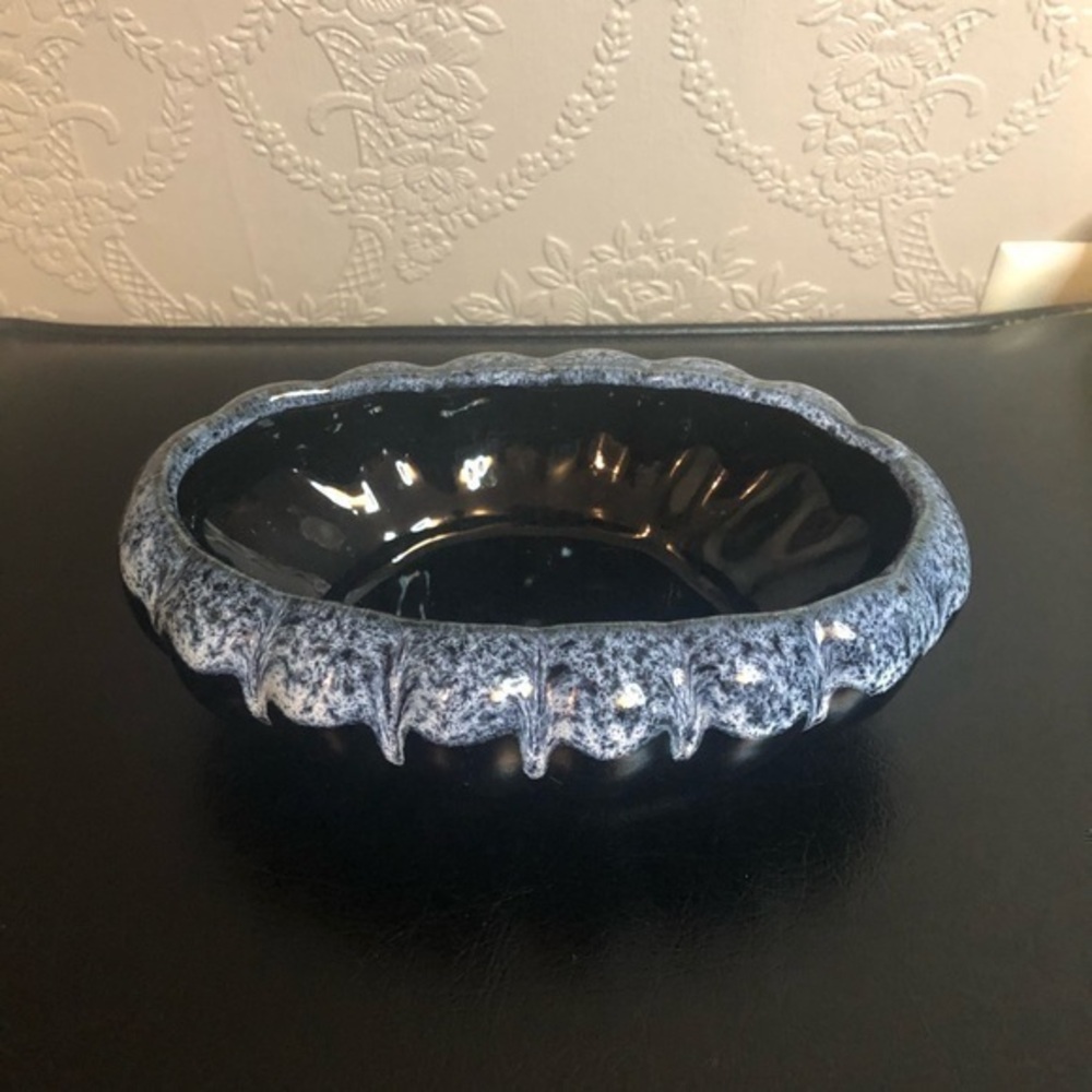 Vintage pottery planter black blue